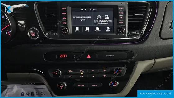 KIA CARNIVAL 11-SEATER PRESTIGE