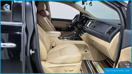 KIA CARNIVAL GASOLINE 9-SEATER HI-LIMOUSINE