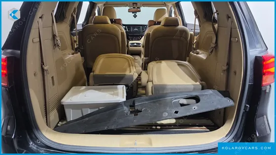 KIA CARNIVAL GASOLINE 9-SEATER HI-LIMOUSINE