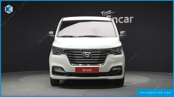 HYUNDAI STAREX VAN 5-SEATER