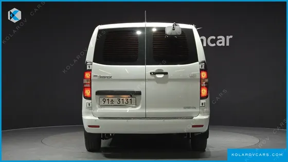 HYUNDAI STAREX VAN 5-SEATER