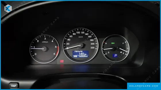 HYUNDAI STAREX VAN 5-SEATER