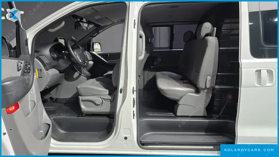 HYUNDAI STAREX VAN 5-SEATER