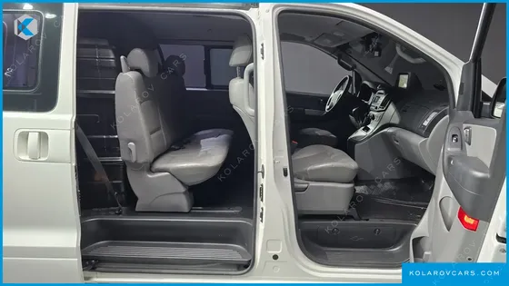 HYUNDAI STAREX VAN 5-SEATER