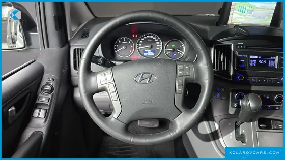 HYUNDAI STAREX VAN 5-SEATER