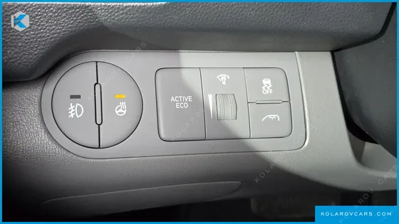 HYUNDAI STAREX VAN 5-SEATER