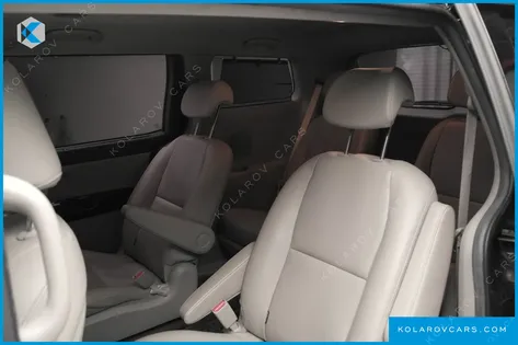 KIA CARNIVAL 9-SEATER PRSTIGE