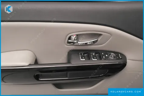 KIA CARNIVAL 9-SEATER PRSTIGE