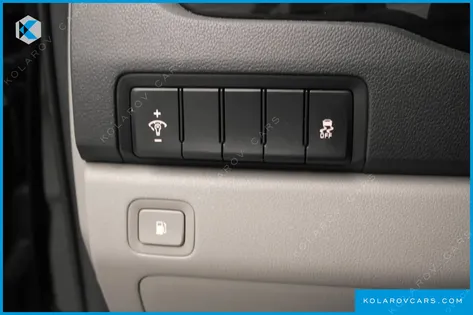 KIA CARNIVAL 9-SEATER PRSTIGE