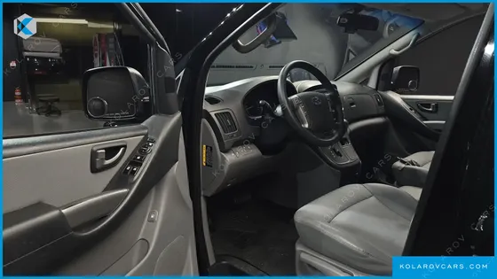 HYUNDAI STAREX VAN 5-SEATER
