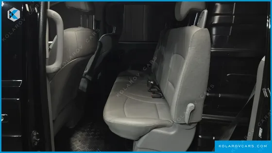 HYUNDAI STAREX VAN 5-SEATER