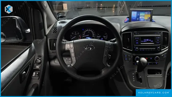 HYUNDAI STAREX VAN 5-SEATER