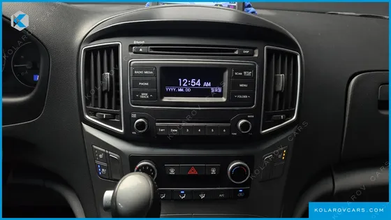 HYUNDAI STAREX VAN 5-SEATER