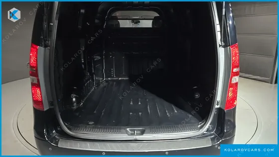 HYUNDAI STAREX VAN 5-SEATER