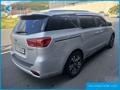 KIA CARNIVAL 9-SEATER LUXURY
