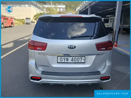 KIA CARNIVAL 9-SEATER LUXURY
