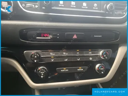 KIA CARNIVAL 9-SEATER LUXURY