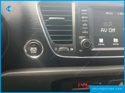 KIA CARNIVAL 9-SEATER LUXURY