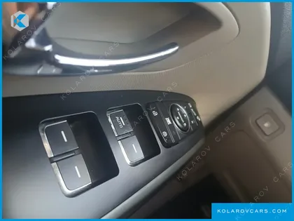 KIA CARNIVAL 9-SEATER LUXURY