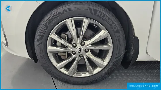 KIA CARNIVAL 9-SEATER PRSTIGE