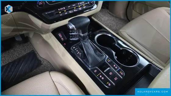 KIA CARNIVAL 9-SEATER NOBLESSE SPECIAL