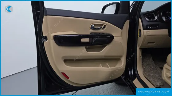 KIA CARNIVAL 9-SEATER NOBLESSE SPECIAL