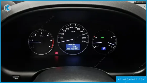 HYUNDAI STAREX VAN 3-SEATER