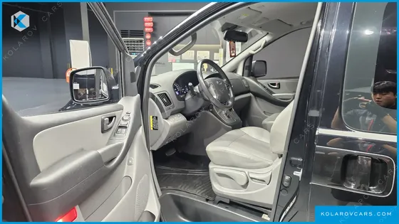 HYUNDAI STAREX VAN 3-SEATER