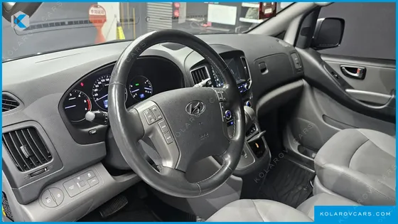HYUNDAI STAREX VAN 3-SEATER