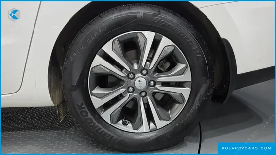 KIA CARNIVAL 11-SEATER PRESTIGE