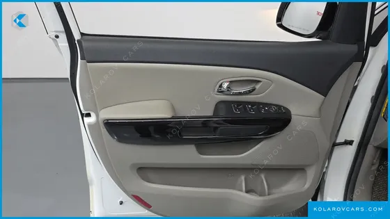 KIA CARNIVAL 11-SEATER PRESTIGE