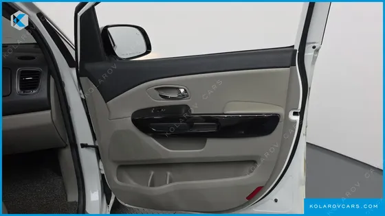 KIA CARNIVAL 11-SEATER PRESTIGE