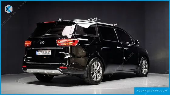 KIA CARNIVAL 9-SEATER PRSTIGE