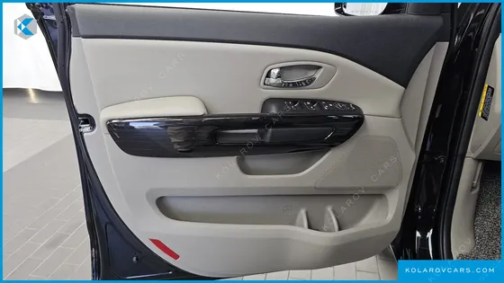 KIA CARNIVAL 9-SEATER PRSTIGE