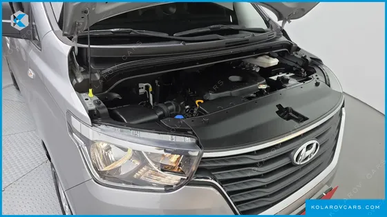 HYUNDAI STAREX VAN 5-SEATER