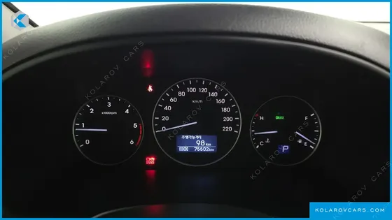 HYUNDAI STAREX VAN 5-SEATER