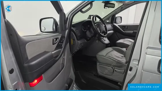 HYUNDAI STAREX VAN 5-SEATER