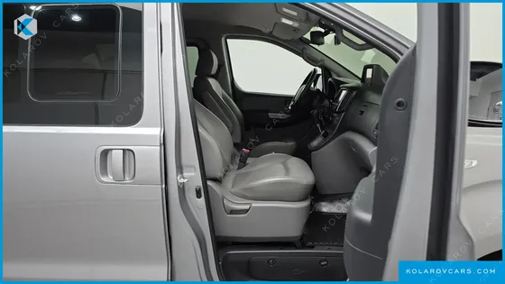 HYUNDAI STAREX VAN 5-SEATER