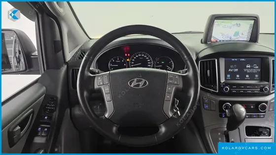 HYUNDAI STAREX VAN 5-SEATER