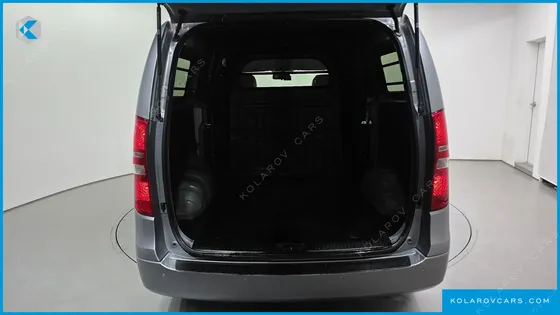 HYUNDAI STAREX VAN 5-SEATER