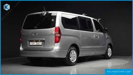 HYUNDAI STAREX VAN 5-SEATER