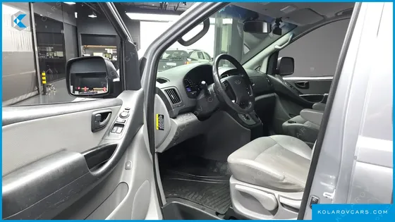 HYUNDAI STAREX VAN 5-SEATER
