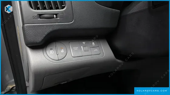 HYUNDAI STAREX VAN 5-SEATER