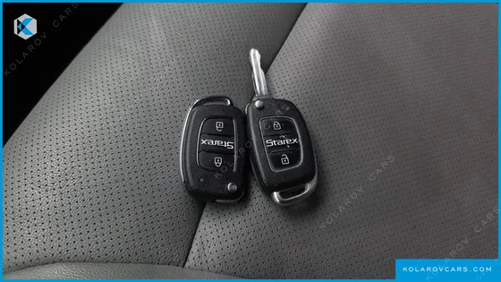 HYUNDAI STAREX VAN 5-SEATER