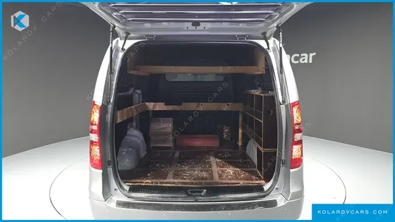 HYUNDAI STAREX VAN 5-SEATER