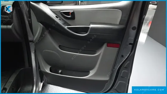 HYUNDAI STAREX VAN 5-SEATER