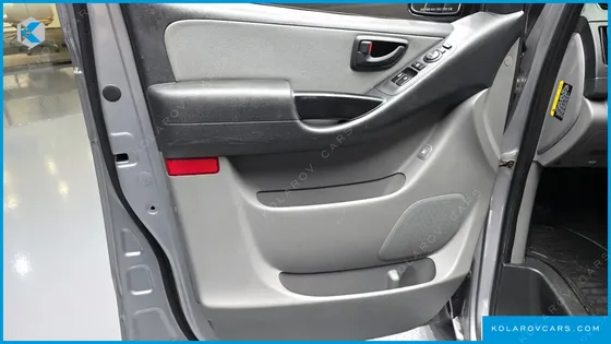HYUNDAI STAREX VAN 5-SEATER