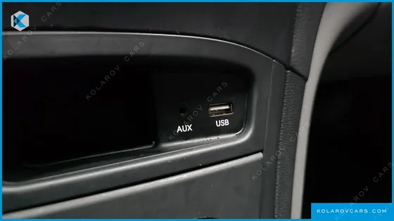 HYUNDAI STAREX VAN 5-SEATER