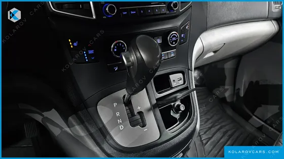 HYUNDAI STAREX WAGON 12-SEATER