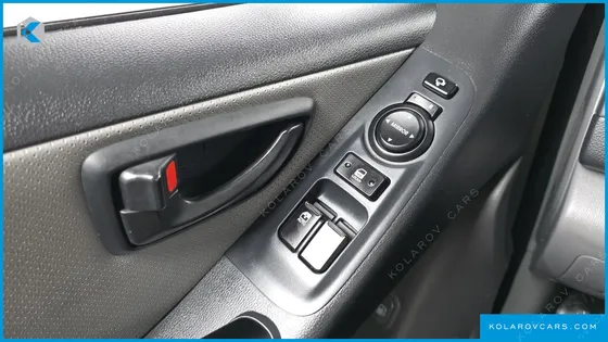 HYUNDAI STAREX WAGON 12-SEATER